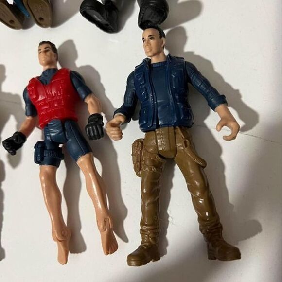 Bundle of 9 Assorted Action Figures #D235 - Picture 2 of 10